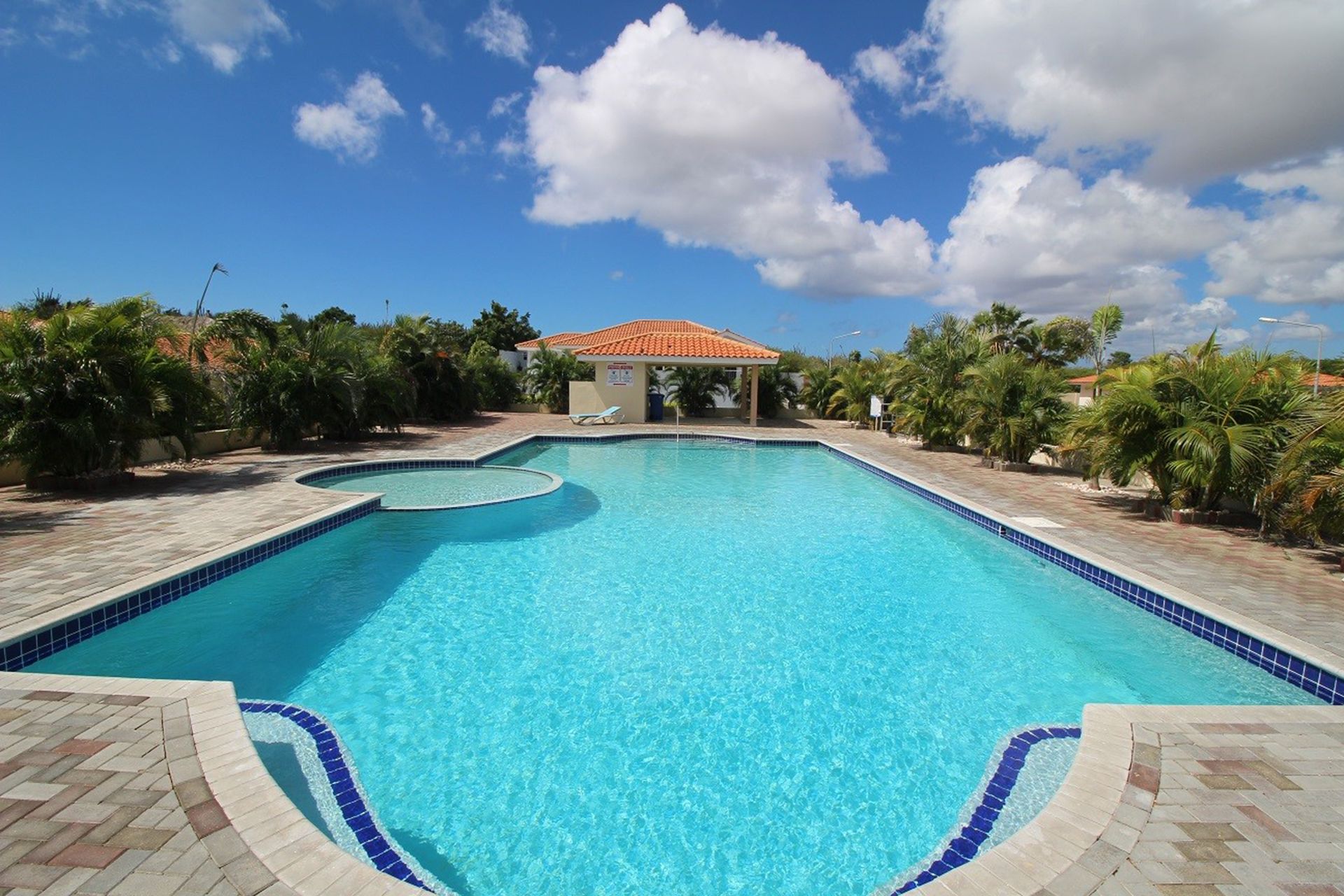 Zwembad bij villapark | Villa Kas Oraño | Curacao